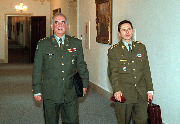 Zemřel první náčelník českého generálního štábu Pezl. Generálovi bylo 95 let