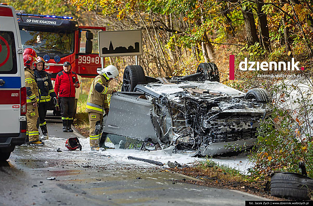 Český hasič se vracel z Polska ze cvičení, cestou pomáhal při autonehodě