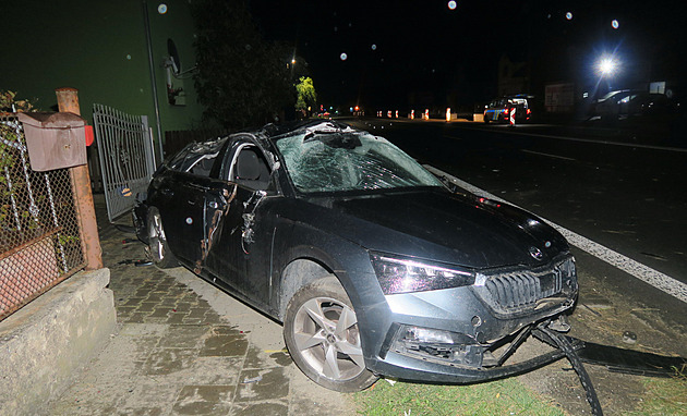 Střet tří aut a pět zraněných. Pravděpodobný viník tvrdí, že vůz měl poruchu