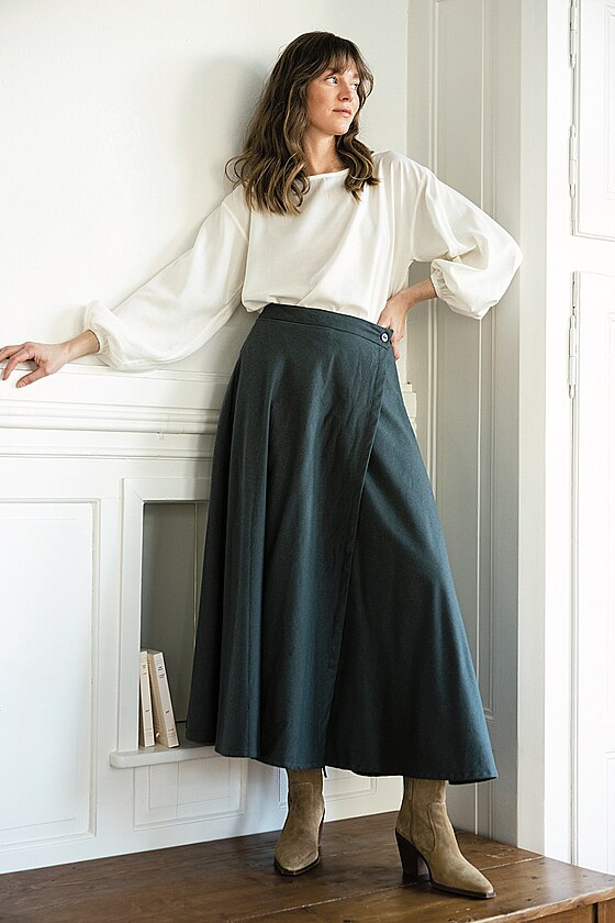 Fotogalerie: Máte-li větší boky, pak bude dlouhá široká sukně v tmavé barvě  tím pravým...