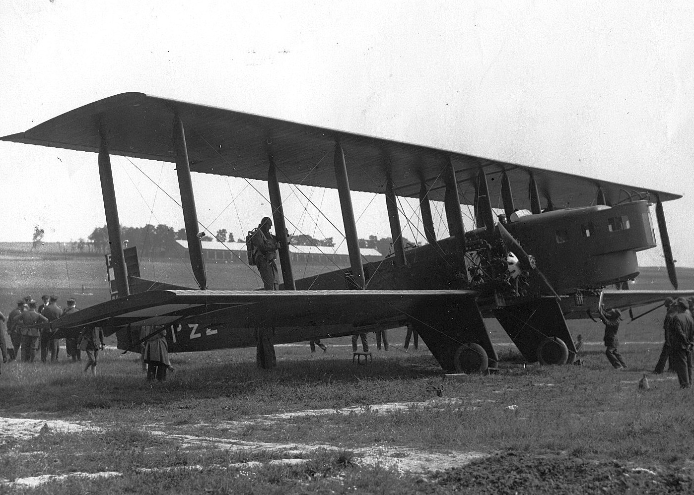 prvn-v-cemotorov-letoun-sa-goli-vznikal-p-vodn-jako-bombard-r