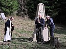Do obnovenho pomnku pobl Mnichova u Marinskch Lzn se vrtila urna s...