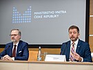 Premiér Petr Fiala (ODS) s ministrem vnitra Vítem Rakuanem (STAN) v rámci...