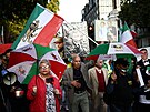Protesty ped íránskou ambasádou v centru Lodnýna, které odstartovala smrt...