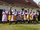 Folkl�rn� soubor p�sn� a tanc� Jiskra vystoupil na Svatohavelsk�m posv�cen� v...