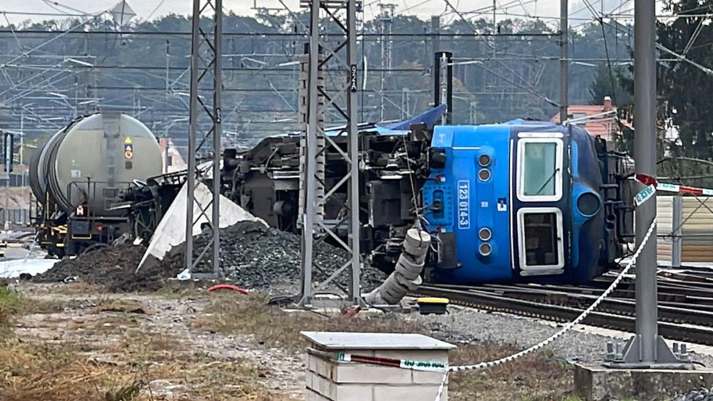 V Poíanech vykolejil nákladní vlak. (11. íjna 2022)
