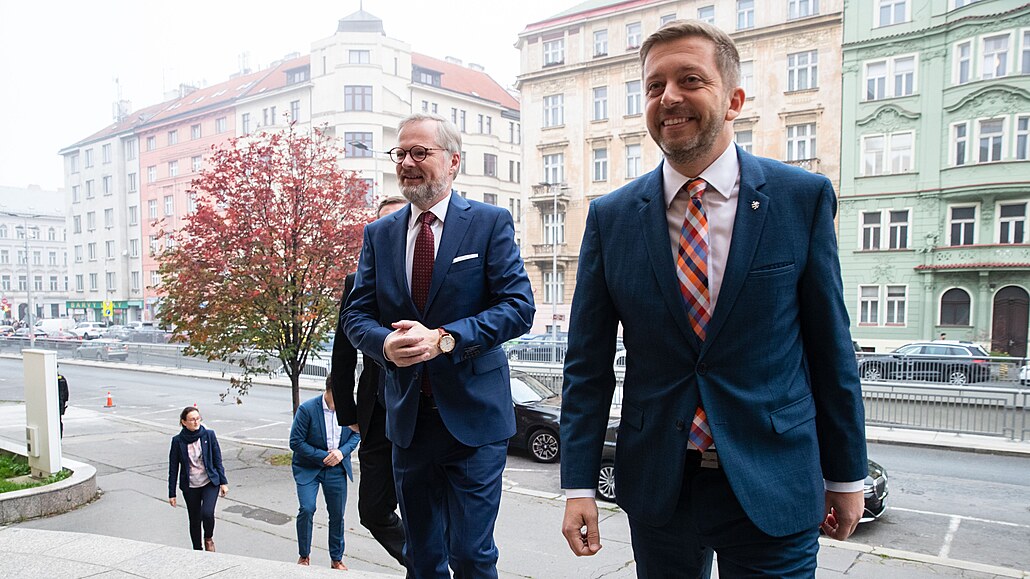 Ministr vnitra Vít Raku�an a premiér Petr Fiala