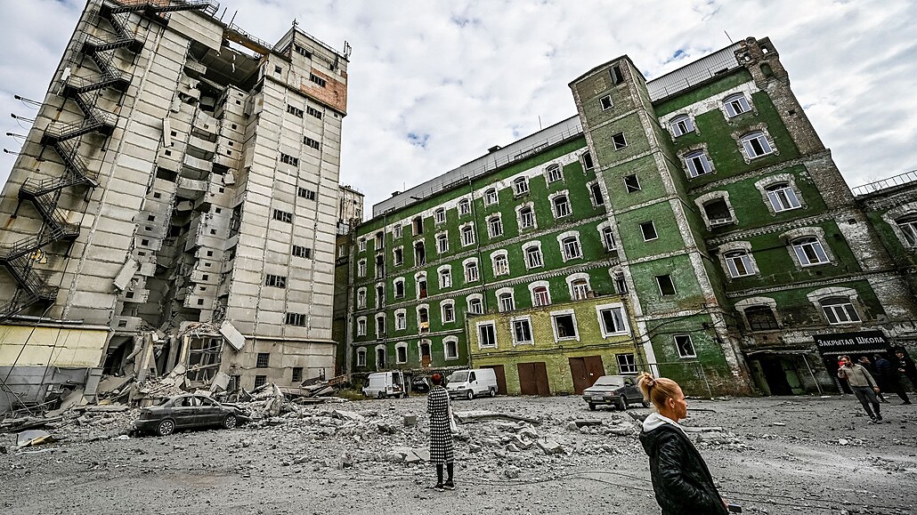 Budovy v Záporoí zniené po ruském raketovém útoku. (14. íjna 2022)
