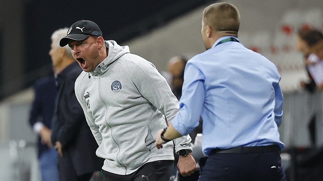 Trenér Slovácka Martin Sv�dík