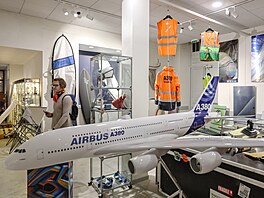 Tídenní aukce o pedmty z nejprostornjího dopravního letadla Airbus A380 SE...