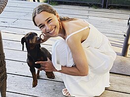 Emilia Clarke má dlouhosrstého jezev�íka