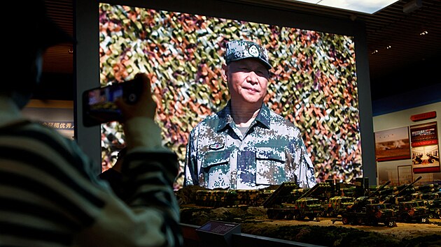 Vojensk muzeum v Pekingu nabz vstavu spch nsk lidov osvobozeneck armdy a jejho vrchnho velitele, prezidenta Si in-pchinga. (8. jna 2022)
