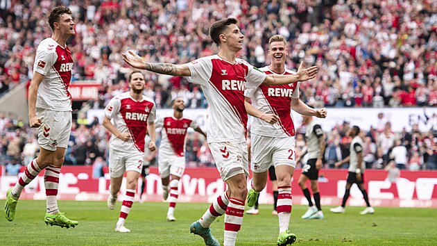 Fotbalist� Kol�na nad R�nem slav� g�l proti Augsburgu.