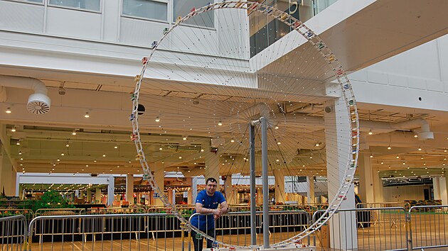 Sv�t kostek Olomouc: K l�kadl�m pat�� t�eba ob�� rusk� kolo zapsan� v Guinnessov� knize rekord� Jeho stavitelem je Tom� Ka�pa��k (na sn�mku).