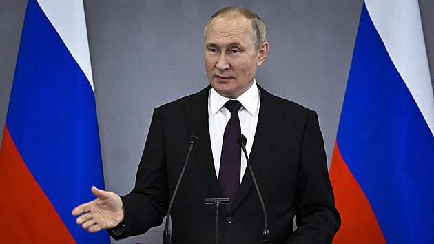 Rusk prezident Vladimir Putin pi projevu. (14. jna 2022)