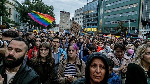 Pochod na uctn obt a odsouzen nenvistnho inu proti LGBT+ komunit v Bratislav (14. jna 2022)