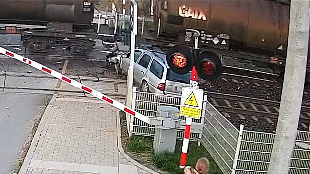 Tiapadestilet mu bez idiskho oprvnn vjel v Polsku pod kola vlaku.