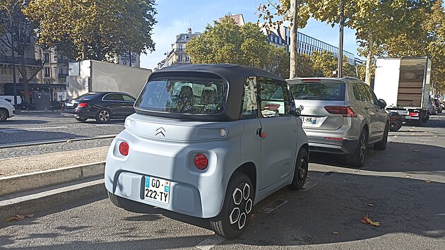 Citroën Ami v ulicích Paříže