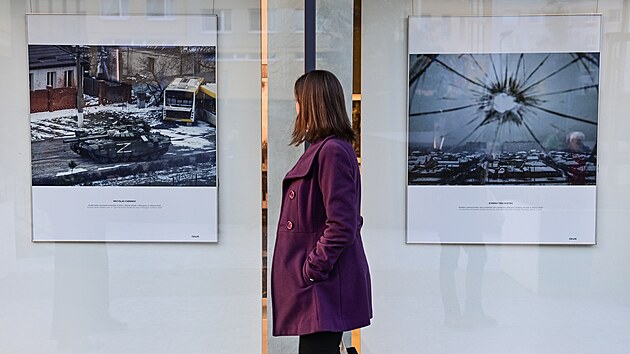 Jevhen Maloletka a Mstyslav ernov vystavuj vlen fotografie z Mariupolu v rmci 28. ronku Czech Press Photo. (12. jna 2022)