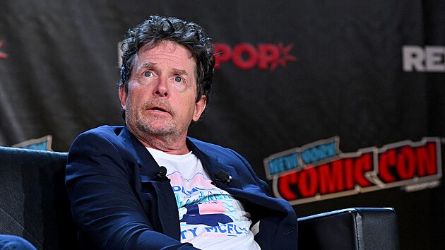 Na Comic Conu v New Yorku se  objevil na veejnosti Michael J. Fox (61), bojujc u od roku 1991 s Parkinsonovou chorobou, se svm hereckm parkem Christopherem Lloydem (83). (8. jna 2022)