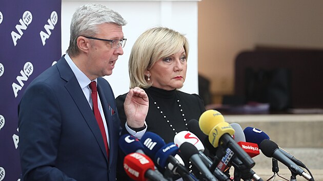 Tiskov konference ANO. Zleva Karel Havlek a Alena Schillerov. (18. jna 2022)