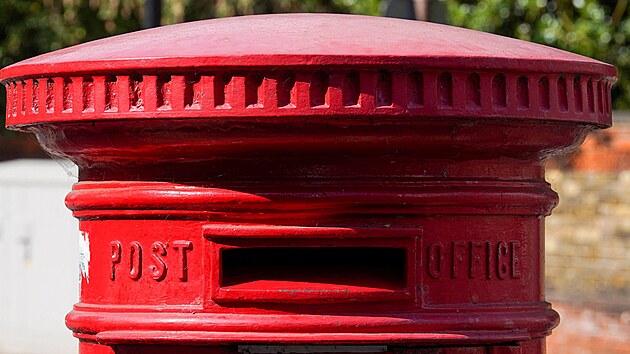 Britská pošta Royal Mail plánuje do srpna příštího roku propustit až šest tisíc zaměstnanců. Zdůvodnila to pokračujícími stávkami a narůstající ztrátou. Na svém webu o tom v pátek informovala mateřská společnost International Distributions Services.