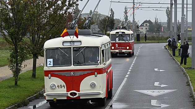 Pi pleitosti zahjen provozu nov trolejbusov trati Letany-akovice se fanouci hromadn dopravy mohli svzt historickmi trolejbusy.