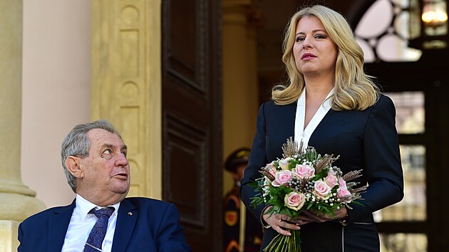 Prezidentsk summit zem visegrdsk tyky. Slovensk prezidentka Zuzana aputov a esk prezident Milo Zeman. (11. jna 2022)