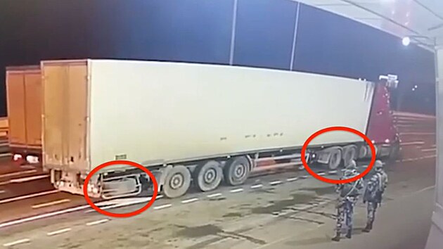 Fotografie kamionu, který ml zpsobit výbuch na Kerském most spojující...