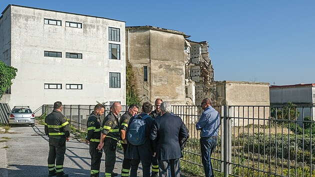 V jihoitalsk Neapoli se ztila hbitovn mramorov stavba s nejmn deseti uloenmi rakvemi. (18. jna 2022)