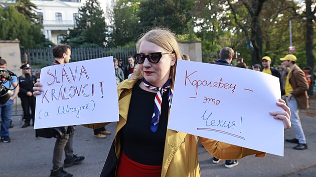 Ped ruskou ambasdou v Praze se odehrl happening podporujc satirick snahy o pipojen rusk Kaliningradsk oblasti k esk republice. (10. jna 2022)