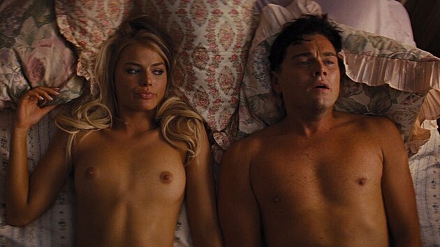 Margot Robbie a Leonardo DiCaprio ve filmu Vlk z Wall Street (2013)