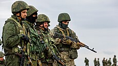 Mobilizovaní ruští rezervisté na střelnici v Doněcké oblasti (10. října 2022) | na serveru Lidovky.cz | aktuální zprávy