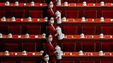 Peking. Dvacátý sjezd Komunistické strany íny vybírá nové vedení zem. (16....
