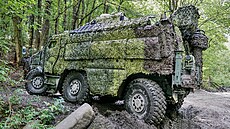 Zkouky obrnného vozidla TITUS v areálu kopivnické spolenosti Tatra Trucks