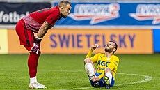 Branká� Martin Janá�ek z �eských Bud�jovic a Daniel Truba� z Teplic b�hem...