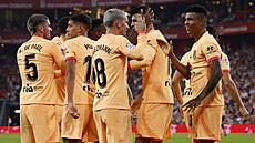 Fotbalisté Atlética Madrid slaví branku proti Bilbau.