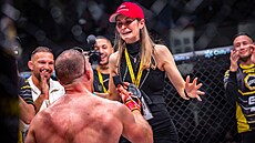 Zápasník Stephan Pütz po vít�zném utkání na turnaji organizace Oktagon v...