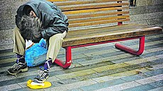 Lidé bez domova jsou v MHD k vid�ní denn�.