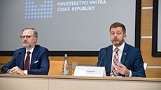 Premiér Petr Fiala (ODS) s ministrem vnitra Vítem Rakuanem (STAN) v rámci...