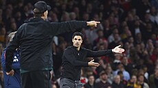 Trenér fotbalist Arsenalu Mikel Arteta v prbhu domácího utkání proti...