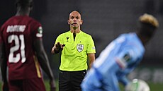 Portugalský rozhodí Luís Godinho bhem utkání Konferenní ligy mezi Kluí a...