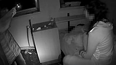 �ena p�espávala s desetim�sí�ním dít�tem v prázdném vybydleném dom� v Ostrav� -...