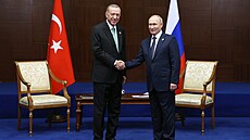 Turecký prezident Recep Tayyip Erdogan se během summitu v Astaně sešel s ruským...
