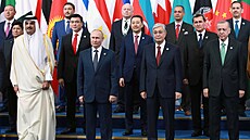 V kazachstánské Astan se uskutenil asijský summit. V pední ad zleva jsou...