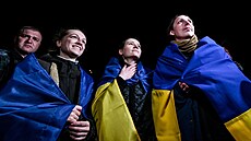 Ukrajina si s Ruskem v�bec poprvé vym�nila v�ze�kyn�. Z ruského zajetí se díky...