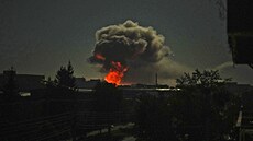 Stoupající dým z mohutných explozí v Charkov� na Ukrajin� (8. �íjna 2022)