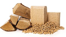 Voda v ohni. Aby d�evo dob�e ho�elo, je zapot�ebí nechat ho rok a� dva vysu�it....