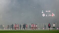 P�eru�ené utkání Konferen�ní ligy mezi Partizanem a Kolínem nad Rýnem.