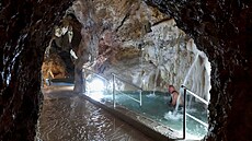 Personál v pondělí začal vysoušet bazény ve slavných maďarských jeskynních...